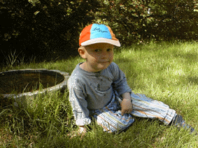 Jacob ved fuglebadet.gif (50677 bytes)